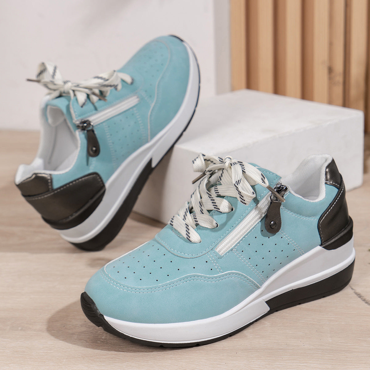 Baskets décontractées à la mode et assorties à toutes les tailles
